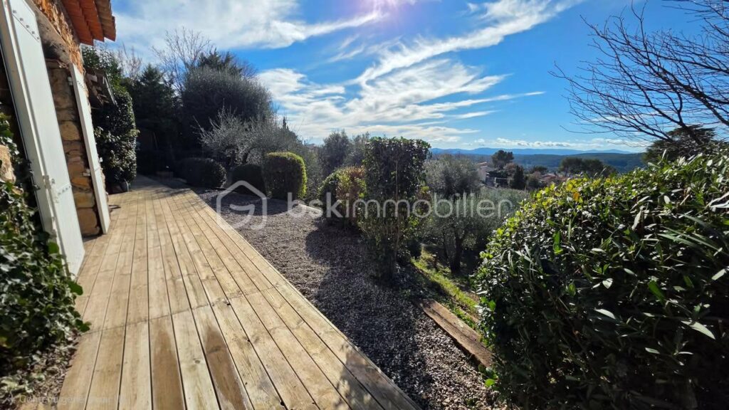 A Draguignan (Var) – Propriété d’exception en pierre – Panorama unique sur Draguignan et le massif des Maures – 180 M² – GARAGE – CARE PORT – CAVE – PISCINE – 6 pièces – 4 chambres – 180 m²