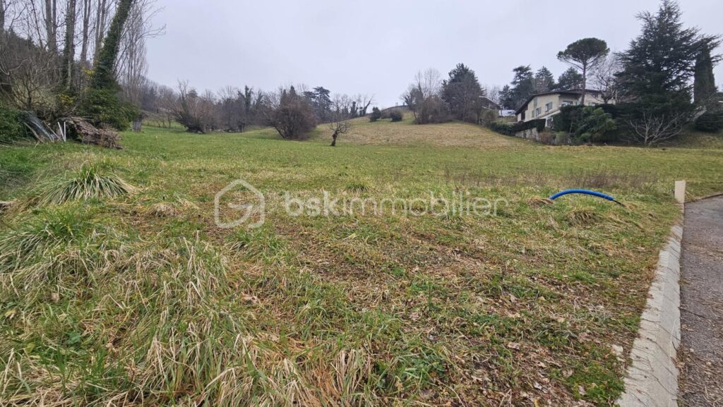 Terrain sur la commune de Corenc – NR pièces – NR chambres – 1225 m²