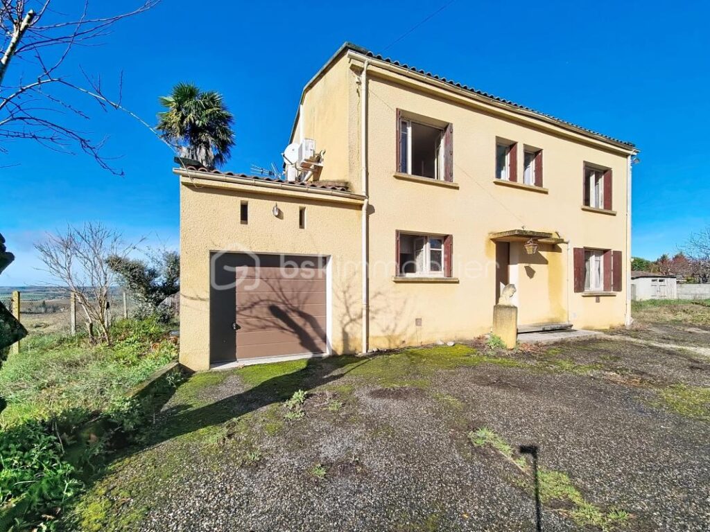 Maison à rénover, vue panoramique et fort potentiel locatif à Miradoux – 7 pièces – 5 chambres – 174 m²