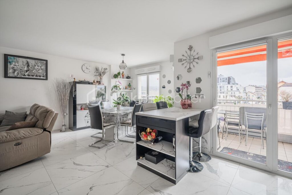 Centre-ville – T4 rénové avec balcon et vue dégagée – 4 pièces – 3 chambres – 83 m²