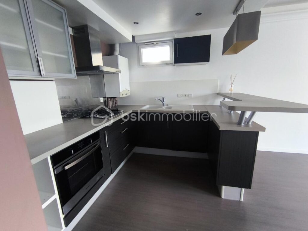 Beau 3 pièces dans immeuble récent avec 2 parkings – 3 pièces – 2 chambres – 56 m²