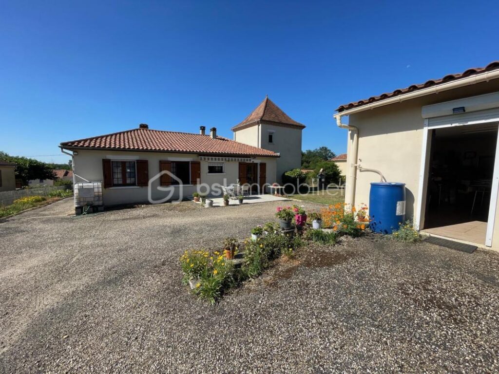 Belle propriété sur les hauteurs de Creysse – 7 pièces – 4 chambres – 120 m²