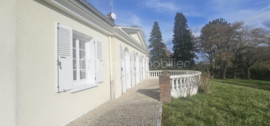 VILLA PRESTIGE 205 m2 VICHY : 3 SUITES PARENTALES, 3 SE, 4WC – DPE C – 7 pièces – 4 chambres – 205 m²
