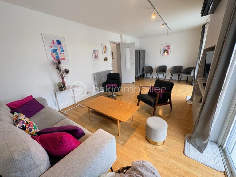 Appartement lumineux vue Pyrénées avec balcon – 3 pièces – 2 chambres – 77 m²