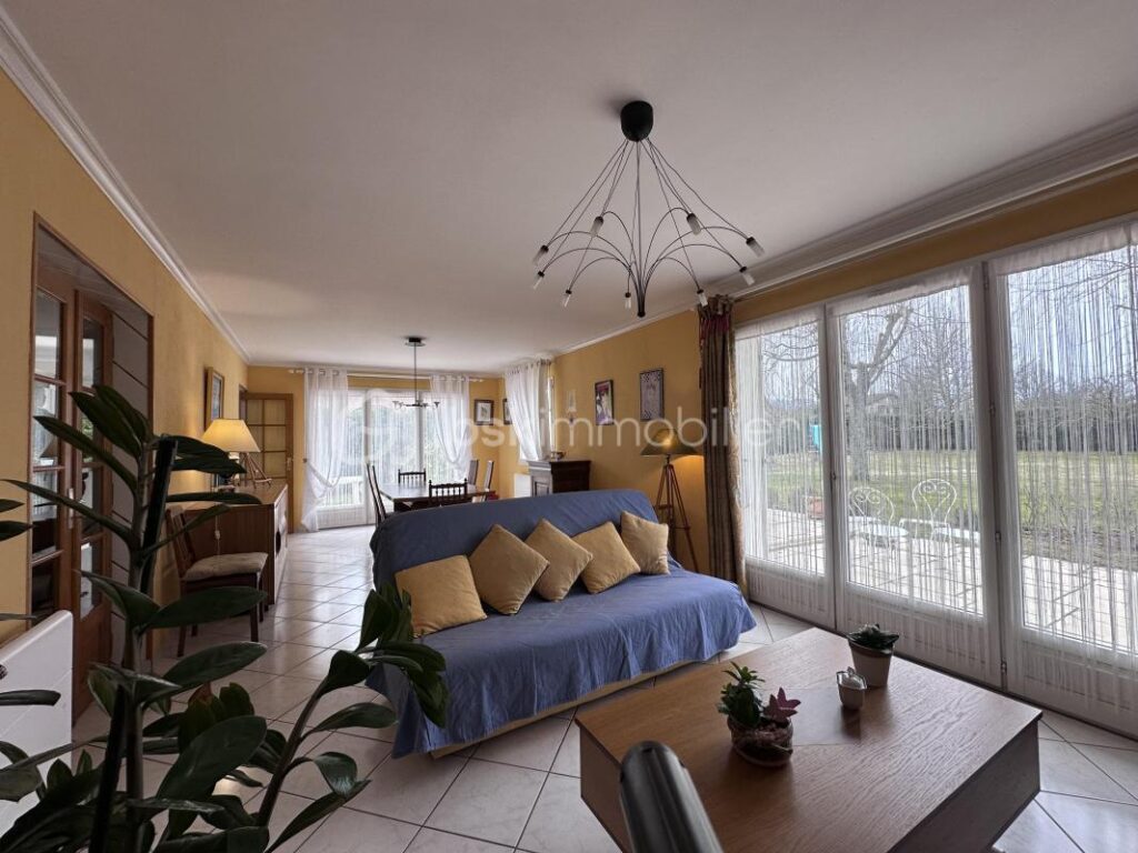 Maison 5 pieces avec terrain de 1500m² à Saint étienne de Crossey – 5 pièces – 4 chambres – 121 m²