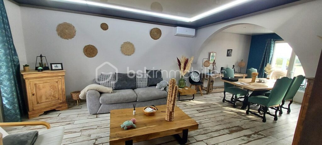 SOUS OFFRE D’achat !!!! Maison 5 chambres, grand terrain plat et piscinable, puits+ grande dépendance cadastrée – 8 pièces – 5 chambres – 135 m²