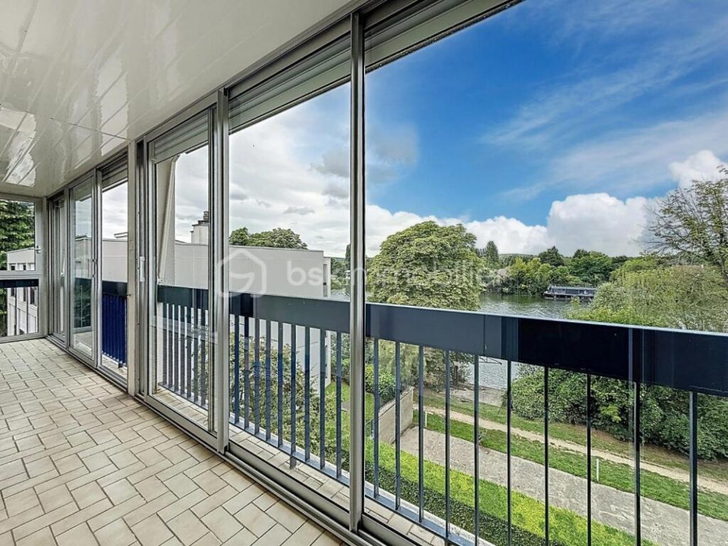 Triel sur Seine – Bel appartement lumineux de 4 pièces avec balcon, vue sur SEINE avec cave et parking privé – 4 pièces – 2 chambres – 80 m²