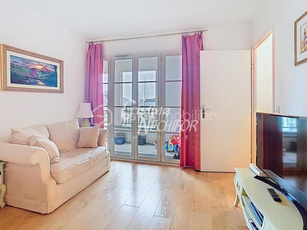 À VENDRE – Appartement 2 pièces avec une loggia– Dernier étage – Une place de parking – SERRIS (77700) – 2 pièces – 1 chambre – 45 m²