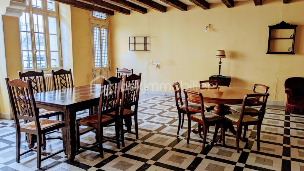 Maison de caractère du XVIIIème de 270 m² – 8 pièces – 5 chambres – 270 m²