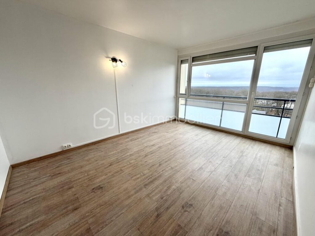 Appartement à Mont-Saint-Aignan 76130 – T3, 2 chambres, balcon, cave, stationnement privatif – 3 pièces – 2 chambres – 58 m²
