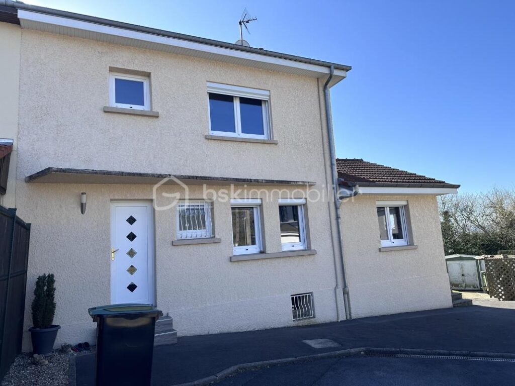 Maison mitoyenne d’un côté – 5 pièces – 2 chambres – 86 m²