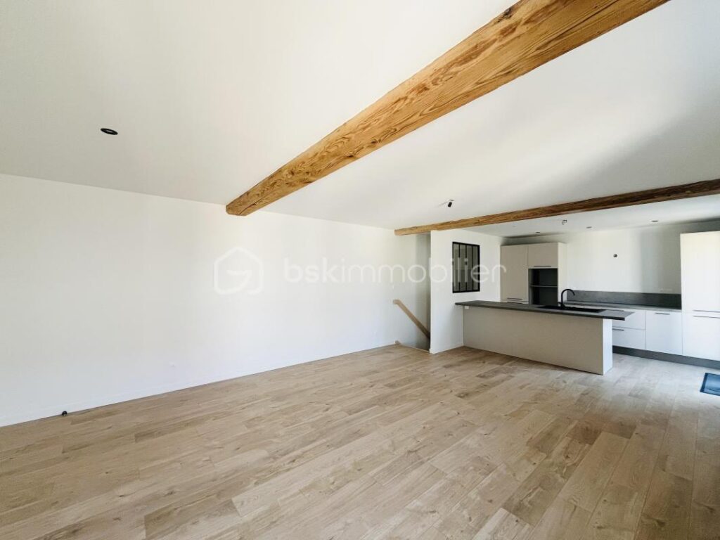 Maison de charme rénovée – 135m² au cœur d’une ferme rénovée – Proche Villefranche-sur-Saône – 4 pièces – 3 chambres – 120 m²