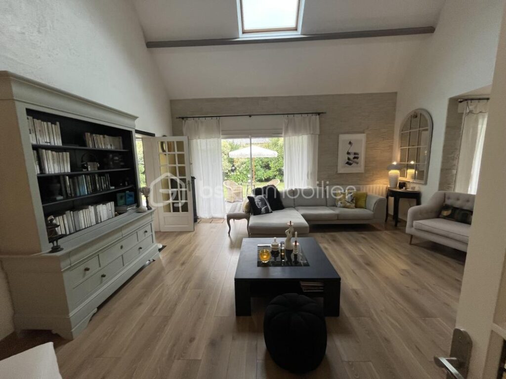 MAGNIFIQUE MAISON D’ARCHITECTE, AU CALME, AU PIED DES COMMERCES ET PROCHE GARE – 6 pièces – 3 chambres – 168 m²