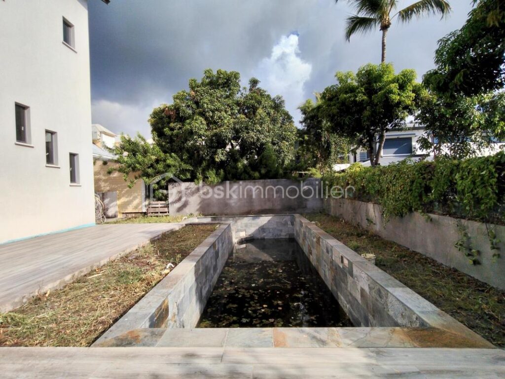 Villa Neuve de 200m² avec piscine – Saint-Paul – 5 pièces – 2 chambres – 200 m²