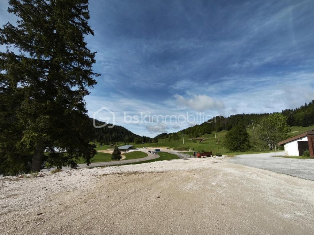 ferme de 303 m2 – 8 pièces – 2 chambres – 303 m²