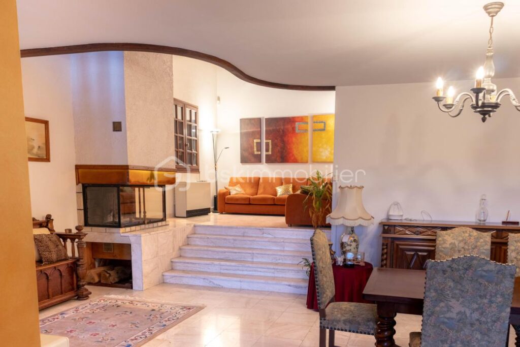 Sainte Radegonde, 5 chambres, piscine, grand terrain et garage – 6 pièces – 5 chambres – 210 m²