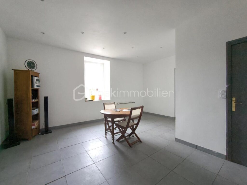 Maison centre-ville – Jardin – 140m² + 80m² au sol de combles à aménager – 4 pièces – 2 chambres – 140 m²