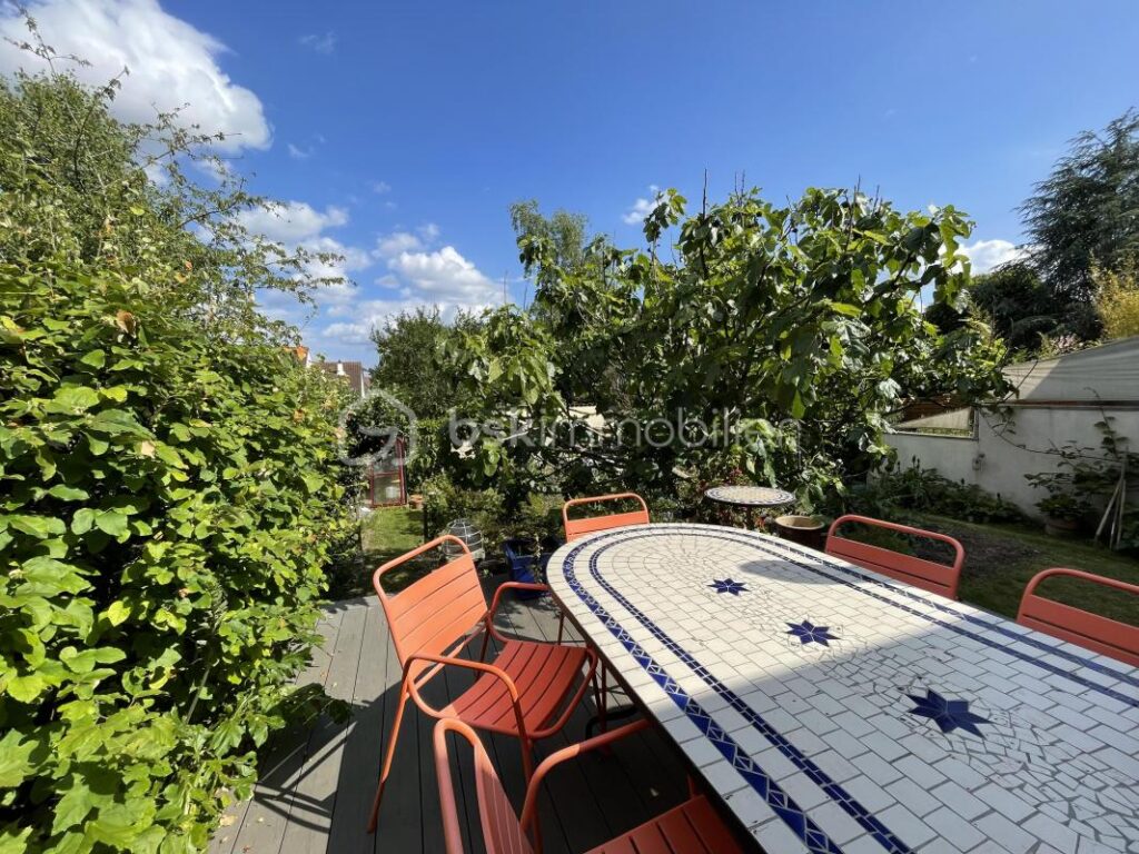 Maison familiale avec vue imprenable – Un havre de paix au cœur de Val d’Arcy – 5 pièces – 3 chambres – 130 m²