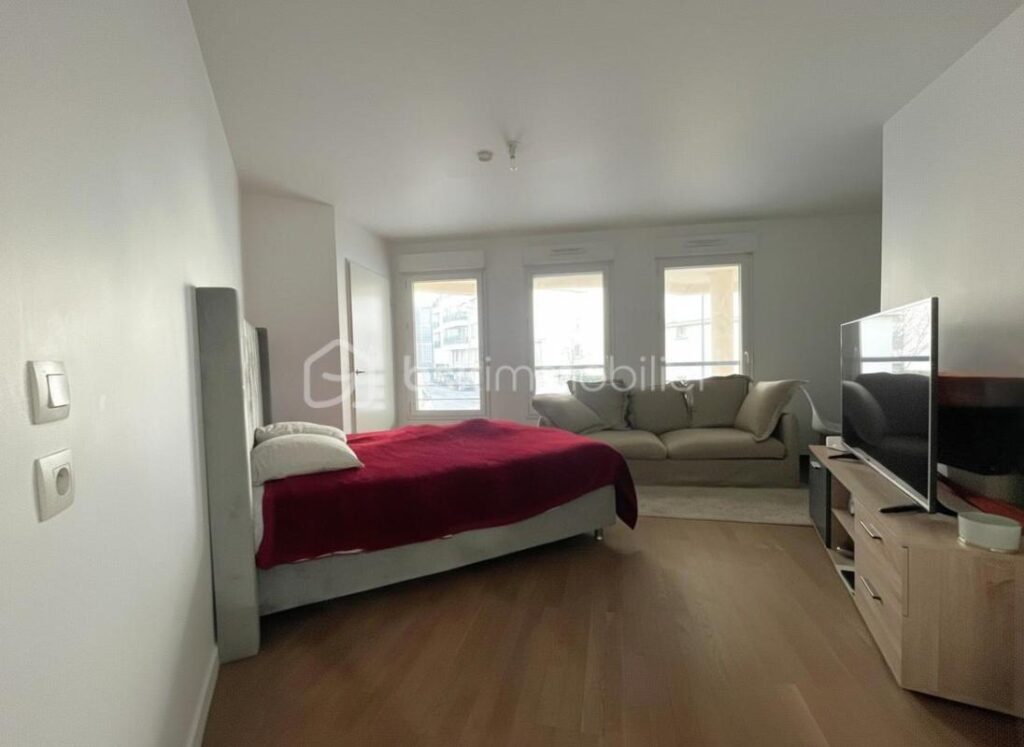SPÉCIAL INVESTISSEUR – STUDIO À FORT POTENTIEL – 1 pièce – 1 chambre – 34 m²