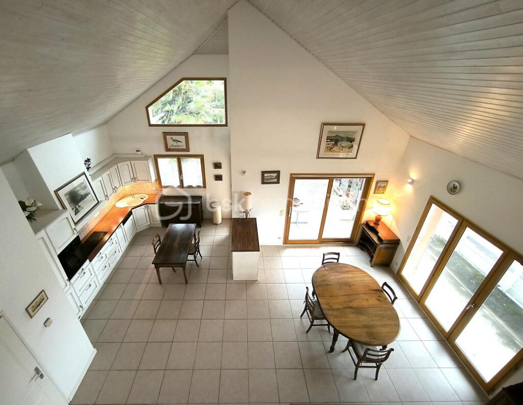 Maison à deux pas de la frontière Suisse – 6 pièces – 3 chambres – 179 m²