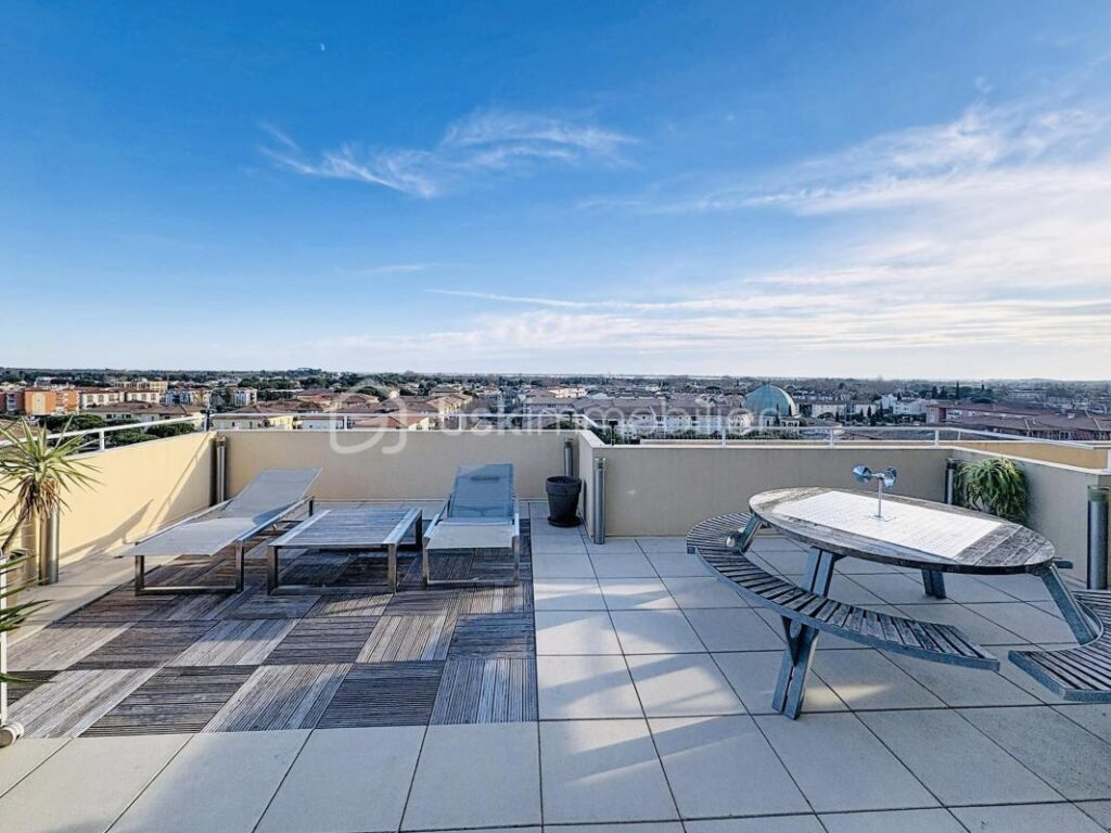 •⁠ ⁠COUP DE COEUR – LATTES PORT ARIANE- RARE – VUE EXCEPTIONNELLE- APPARTEMENT T3 DE STANDING 89m2- DEUX GARAGES BOX – DEUX PLACES DE PARKING * – 3 pièces – 2 chambres – 89 m²