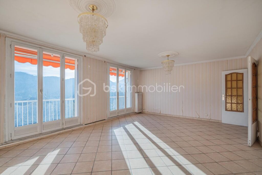 Appartement familial et lumineux avec balcon et vue dégagée – Le Pont de Claix – 5 pièces – 3 chambres – 81 m²