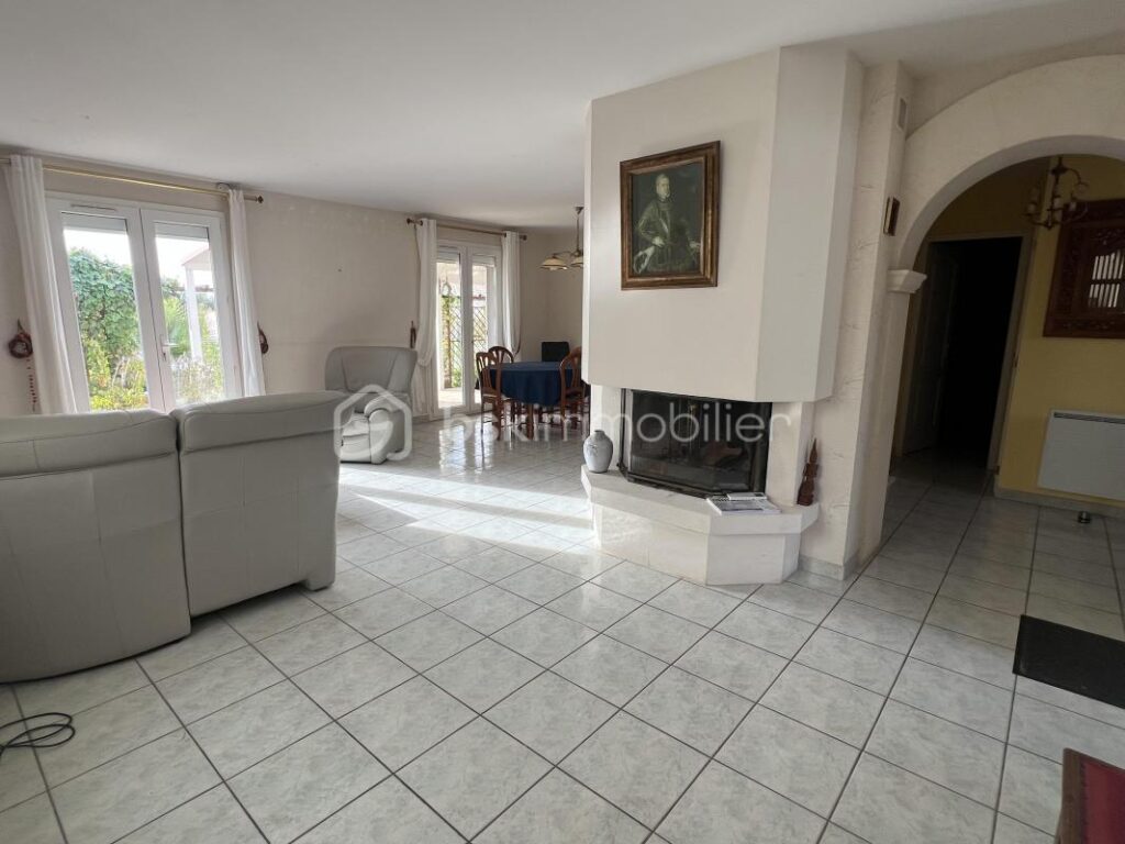 Découvrez le confort d&rsquo;une maison traditionnelle sans mitoyenneté à Thézan-lès-Béziers – 6 pièces – 5 chambres – 150 m²