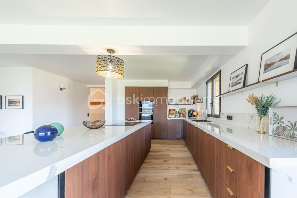 SUPERBE VILLA D ARCHITECTE SAINT JORIOZ / LAC ANNECY VUE LAC – 8 pièces – 6 chambres – 358 m²