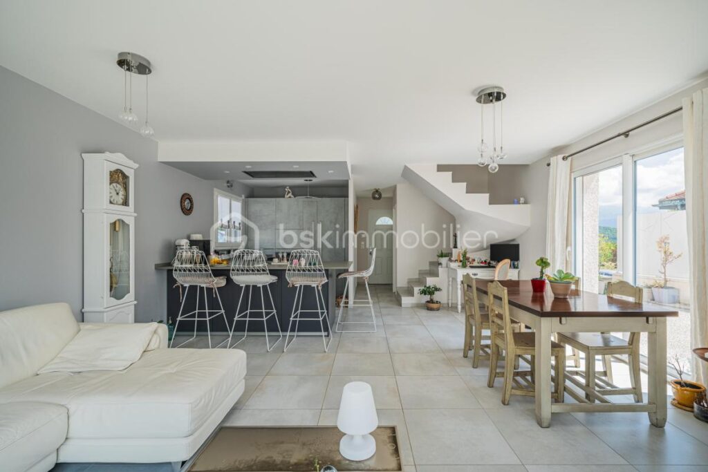 Maison 102 m2 – 4 pièces – 3 chambres – 102 m²