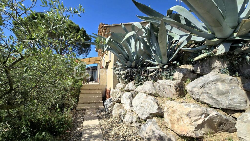 Villa T6 avec vue imprenable, piscine et spa – 6 pièces – 4 chambres – 156 m²