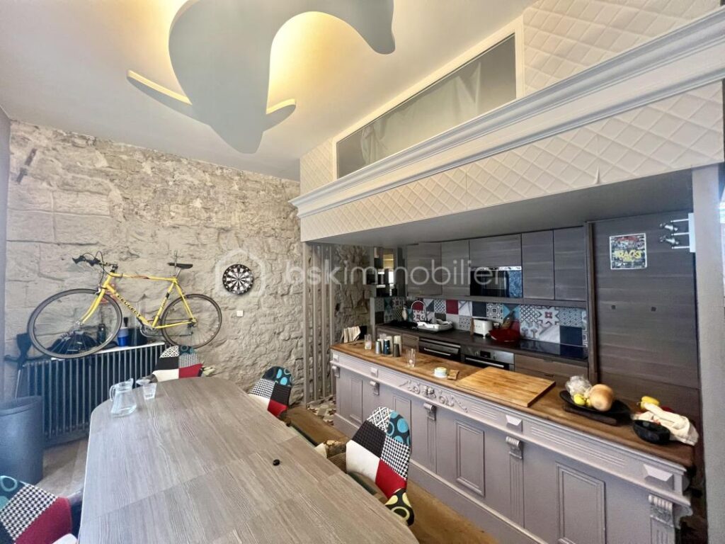 T4 / LOFT lumineux et traversant de 82 m2 avec 3 chambres, RUE POLONCEAU PARIX XVIIIème – 4 pièces – 3 chambres – 81 m²