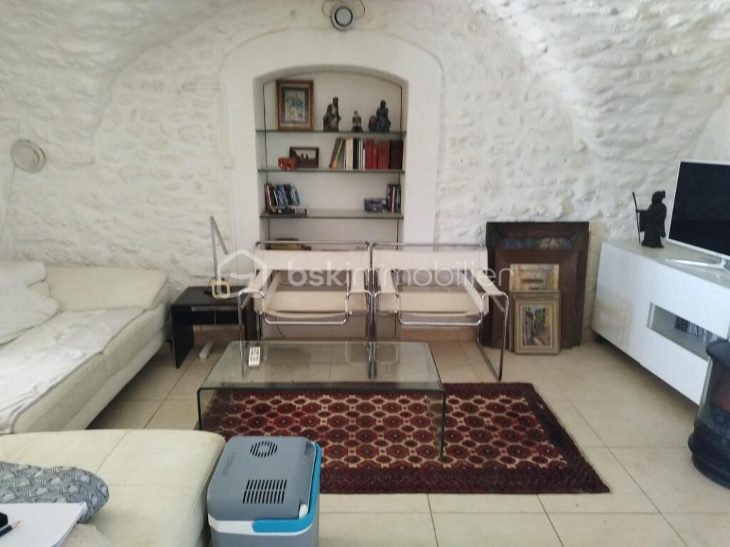 Propriété de 2 habitations et hangars – NR pièces – 8 chambres – 402 m²