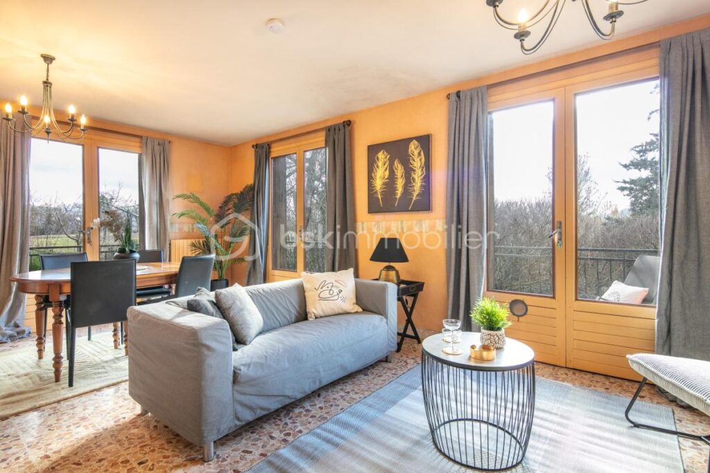 Charnècles – Maison de 123 m² avec grand terrain de 1 400 m² – 5 pièces – 3 chambres – 123 m²