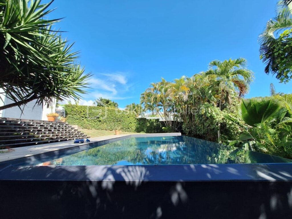 Villa d’Architecte avec Piscine à Débordement & Vue Mer – Dampierre, Le Gosier – 5 pièces – 4 chambres – 163 m²