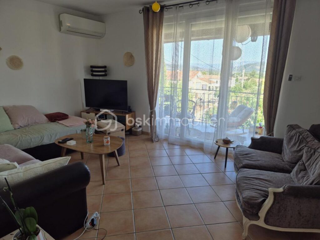 VILLA DE TYPE 6 AVEC PISCINE ET GARAGE – 6 pièces – 3 chambres – 101 m²