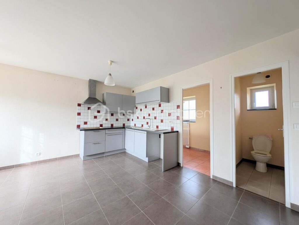 Maison en pierre pleine de charme avec jardin et cave voûtée – 4 pièces – 3 chambres – 79 m²