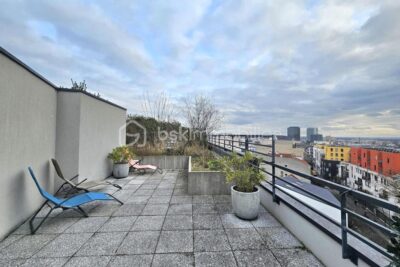 Métro Mairie DUPLEX dernier étage avec Terrasse ROOFTOP de 78m² SUD parking cave DPE C – 3 pièces – 2 chambres – 71 m²