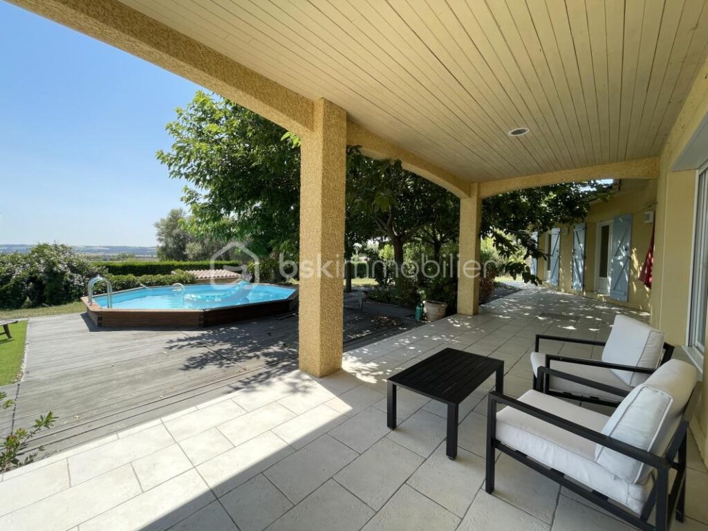 VILLA DE PLAIN PIED AVEC PISCINE – 5 pièces – 4 chambres – 146 m²