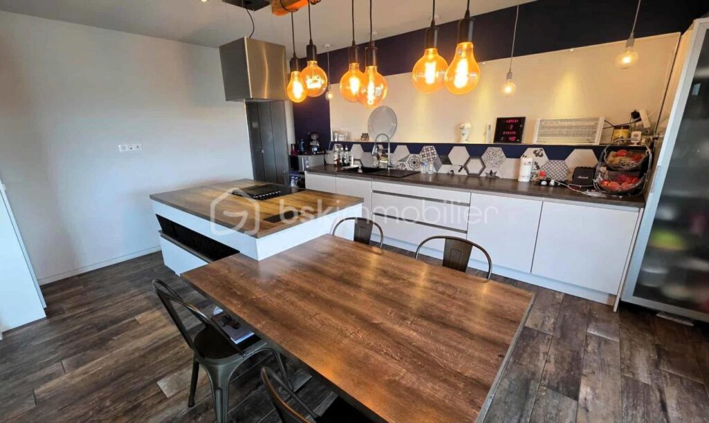 A DRAGUIGNAN (VAR) – COL DE L’ANGE – MAISON D’ARCHITECTE – 255 M² – PISCINE – GARAGE – 7 pièces – 5 chambres – 255 m²