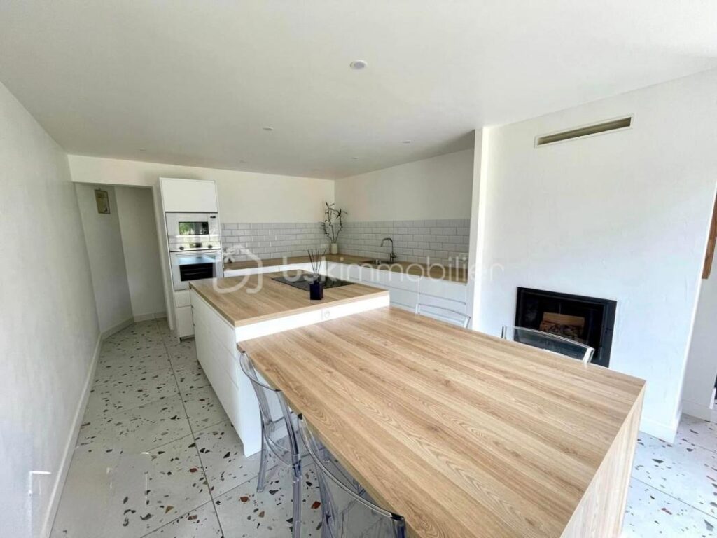 Maison refaite à neuf 4 chambres – 6 pièces – 4 chambres – 159 m²