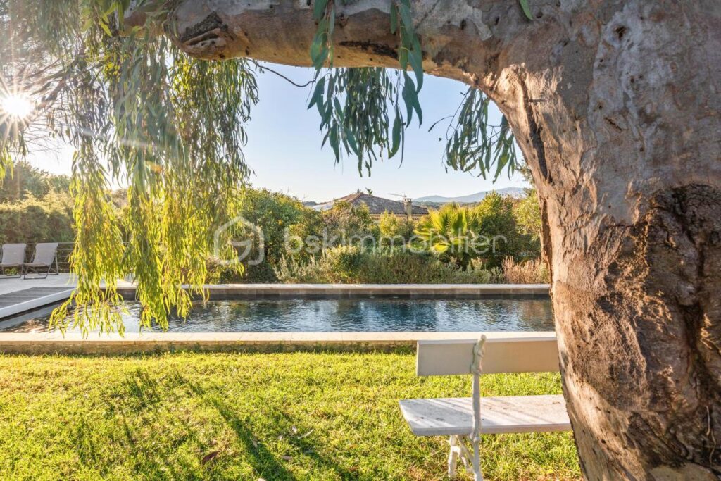 Une villa clés en main, alliant charme et sérénité dans un écrin de verdure – 5 pièces – 4 chambres – 170 m²