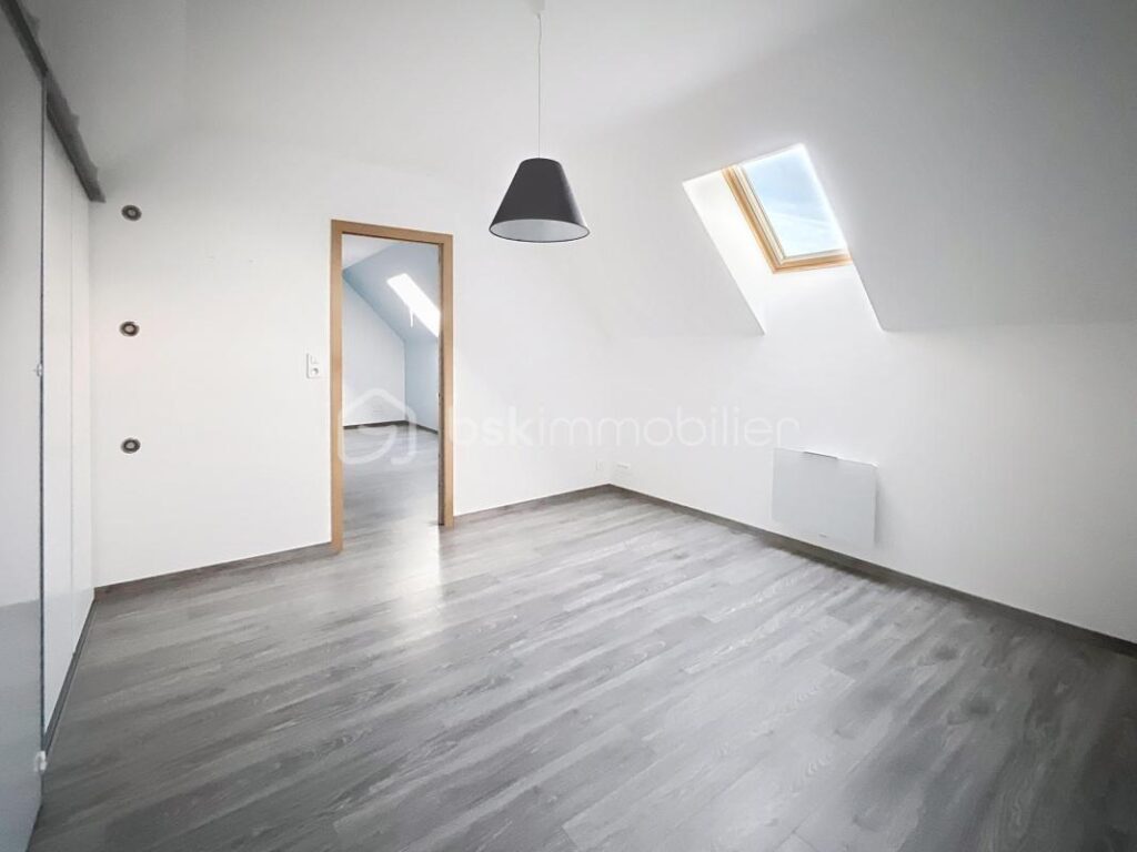 PAVILLON AVEC BEL EXTERIEUR ET GARAGE – 5 pièces – 3 chambres – 119 m²