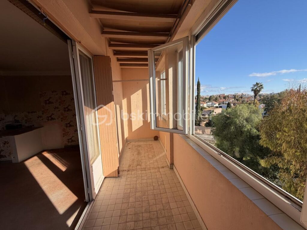T4 duplex 67,5 m² dernier étage – loggia, garage, cave, parking – Hyères Ouest – 4 pièces – 3 chambres – 67 m²