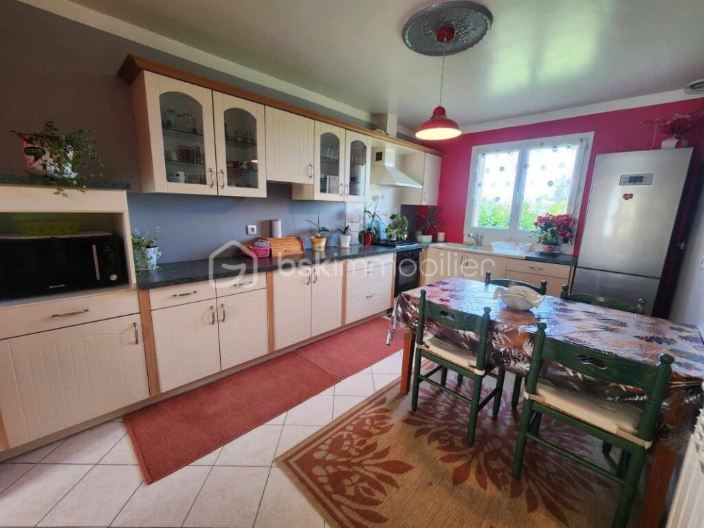 Charmante maison familiale avec sous-sol totale – 7 pièces – 5 chambres – 173 m²