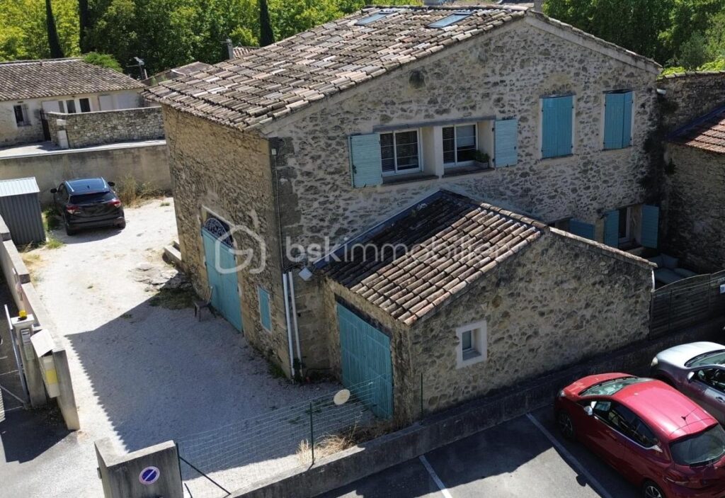 Magnifique appartement situé sur Lambesc , avec une place de parking privée extérieur inclus – 3 pièces – 2 chambres – 44 m²