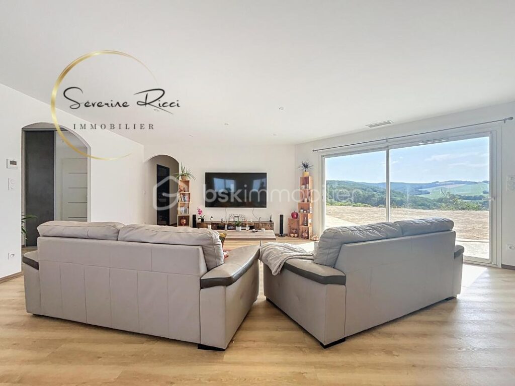 VILLA DE 180 M² – 6 pièces – 4 chambres – 181 m²