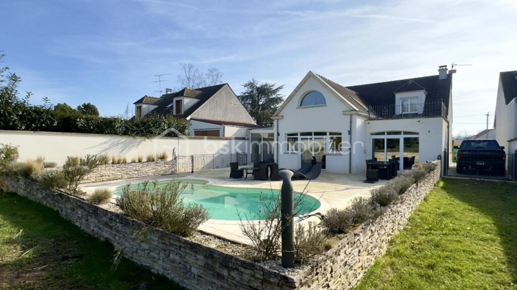 À Vendre – Maison d’Exception à Armentières-en-Brie 240m2 – 6 pièces – 4 chambres – 239 m²