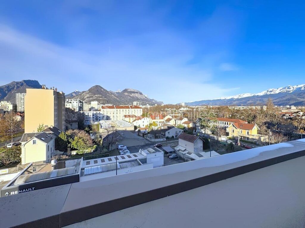 GRENOBLE – 143 RUE DES ALLIÉS – GRAND T3 90 m² – VUES PANORAMIQUES – 2 TERRASSES – 3 pièces – 2 chambres – 88 m²