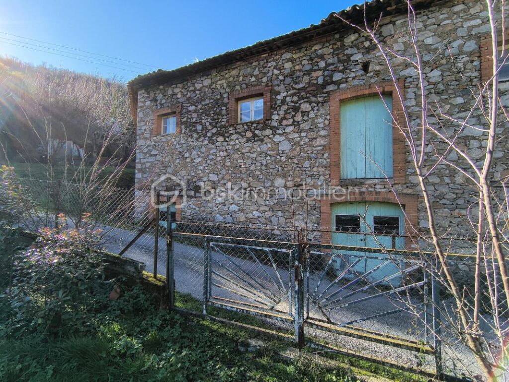 Grange – 5 pièces – NR chambres – 250 m²