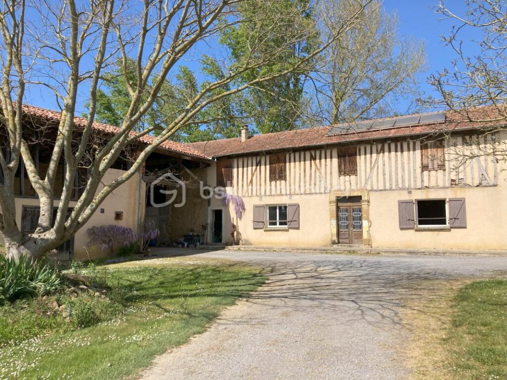 Authenticité et sérénité : corps de ferme à Duffort ! – 4 pièces – 3 chambres – 145 m²